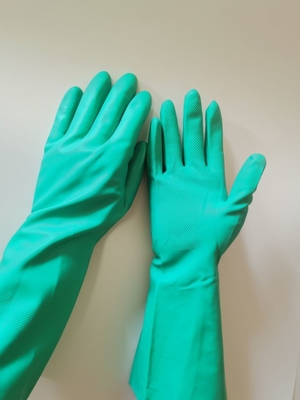 オイル抵抗のニトリルの手袋の殺虫剤の化学薬品は群がり酸のためのゴム製手袋を並べる